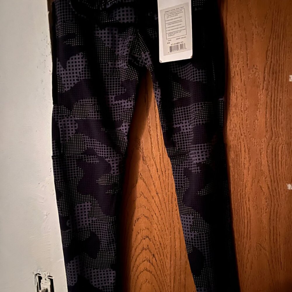 Grey camo leggings size small with thigh pockets